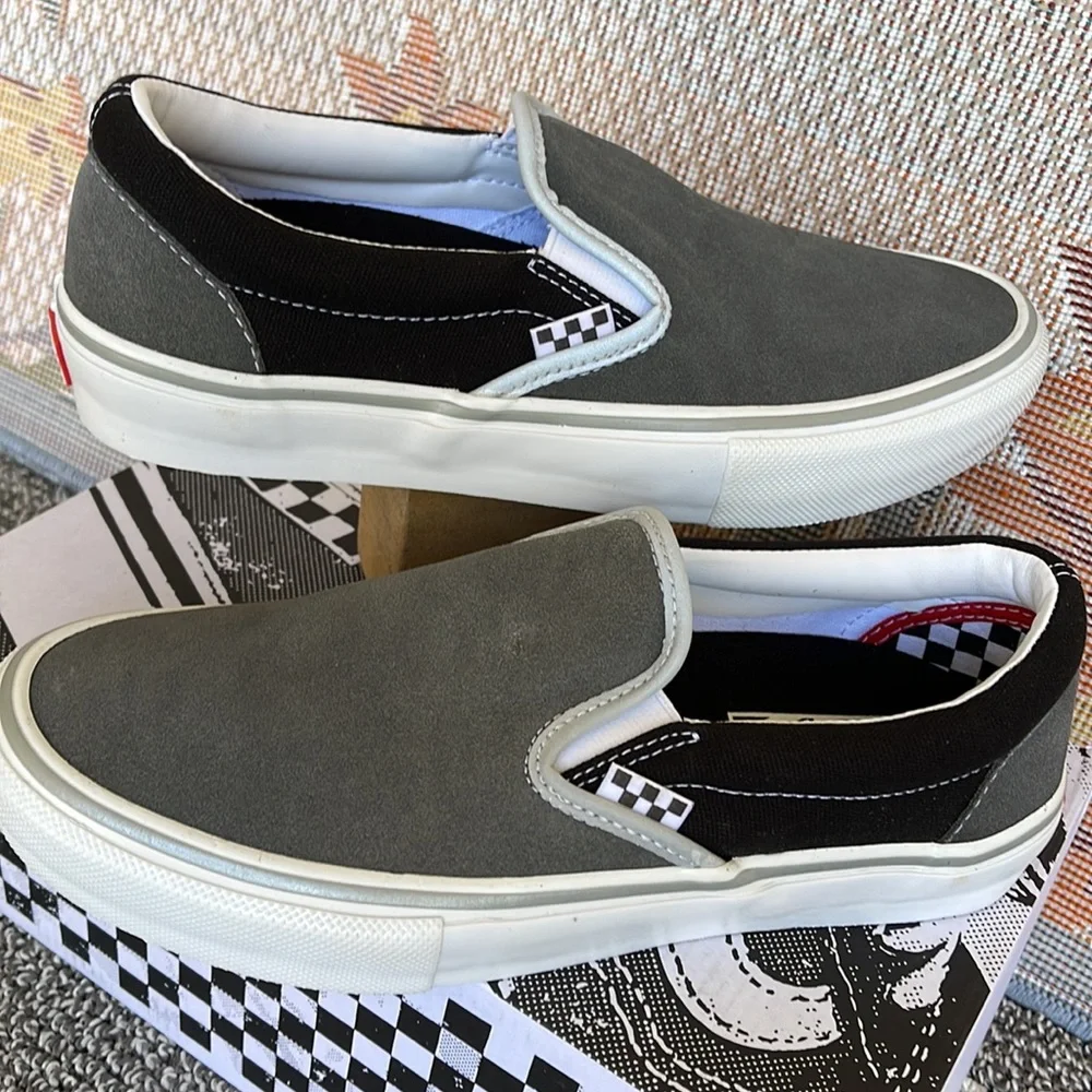 Vans Men’s Skate Slip-On
Reflective Black/Grey
VN0A5FCAN42
Sneakers - Picture 11 of 16